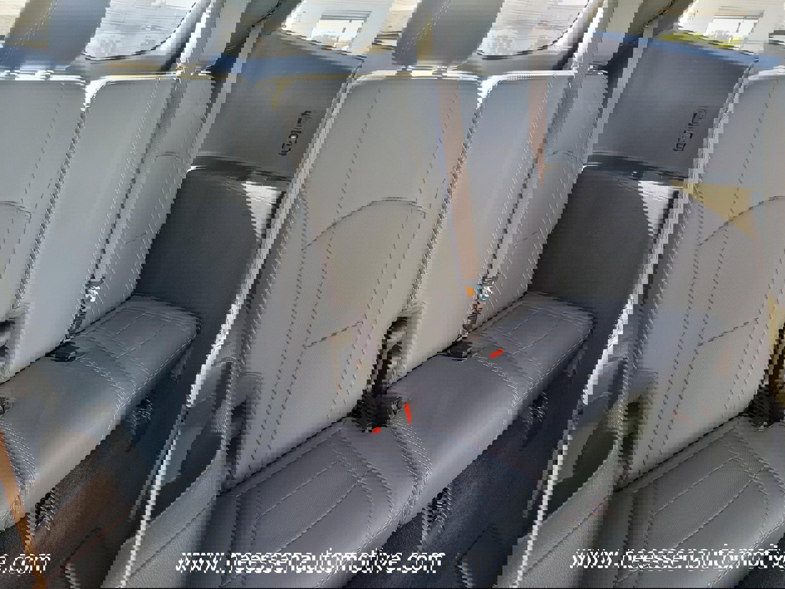 Used 2023 Buick Enclave Essence image 11