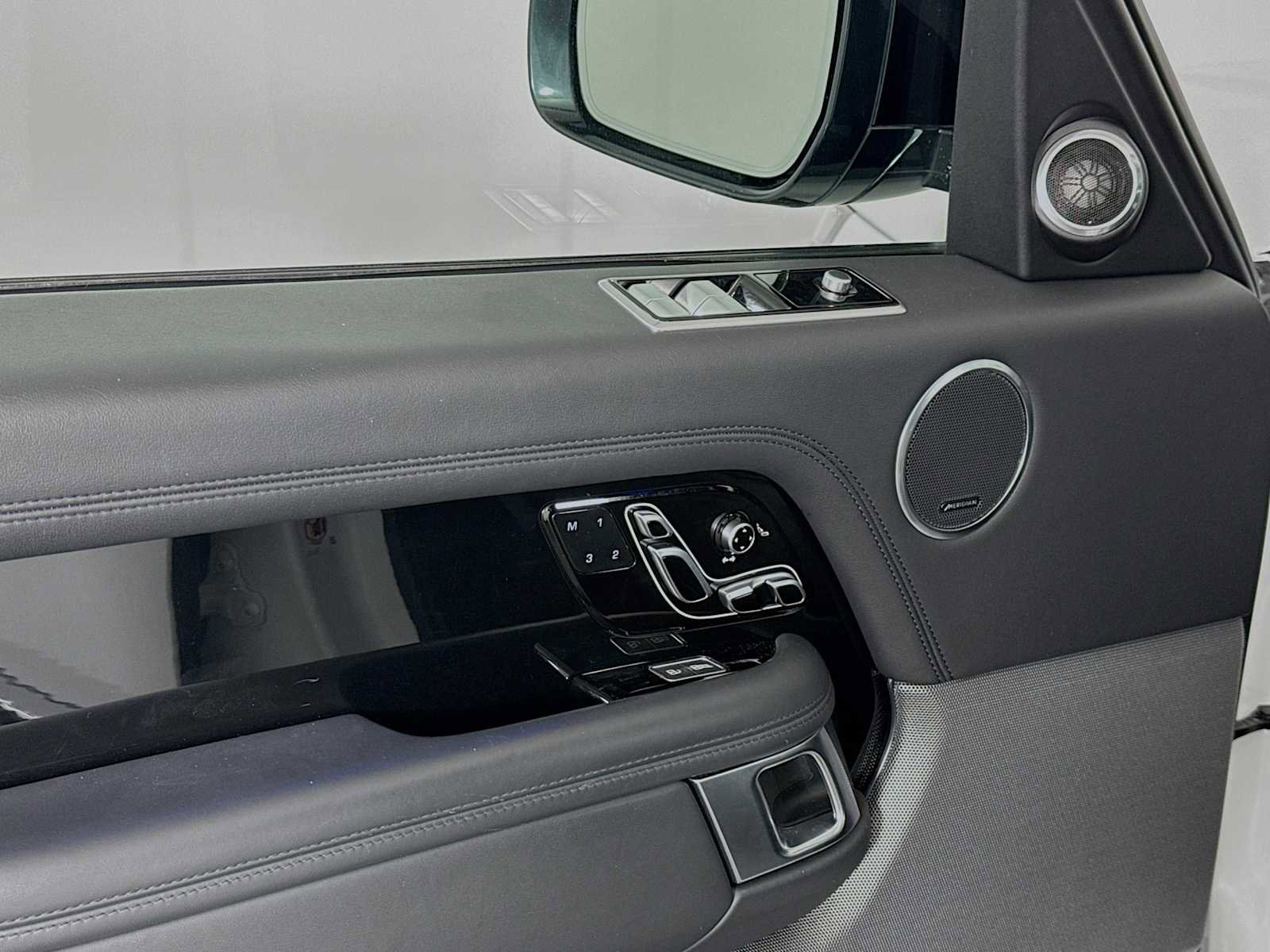 Used 2022 Land Rover Range Rover P525 Westminster Edition image 18