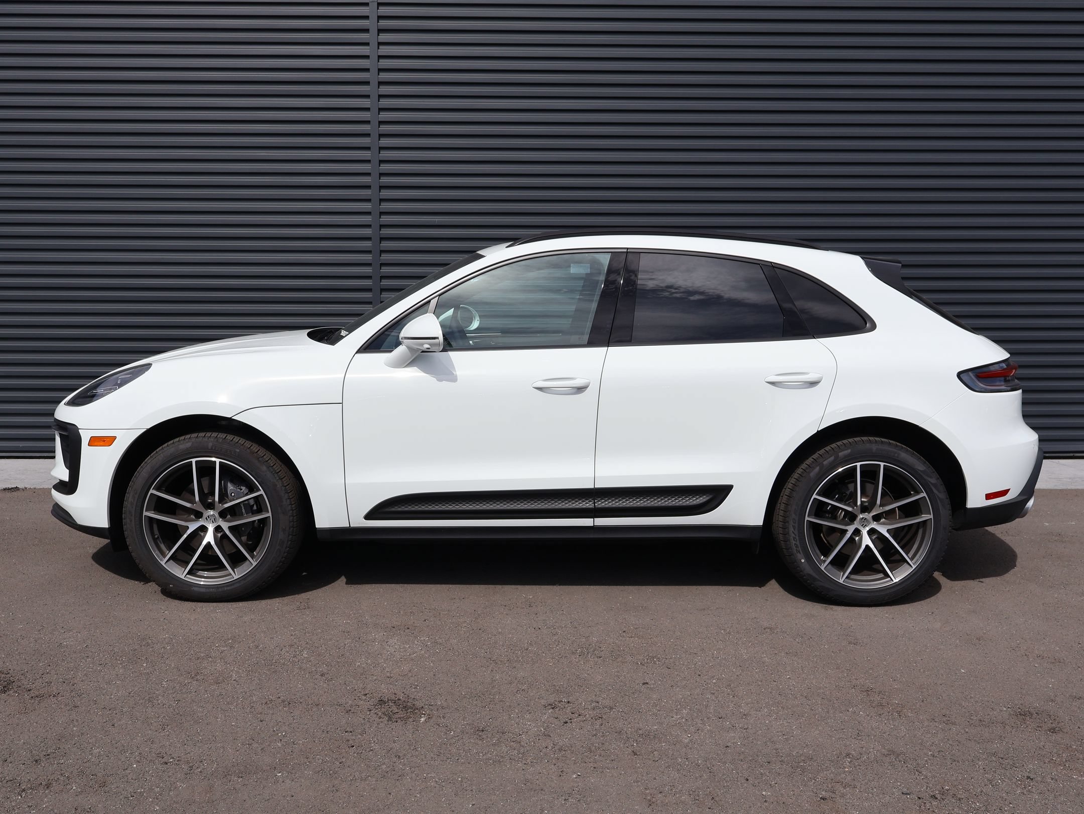 Certified 2026 Porsche Macan AWD/4WD image 2