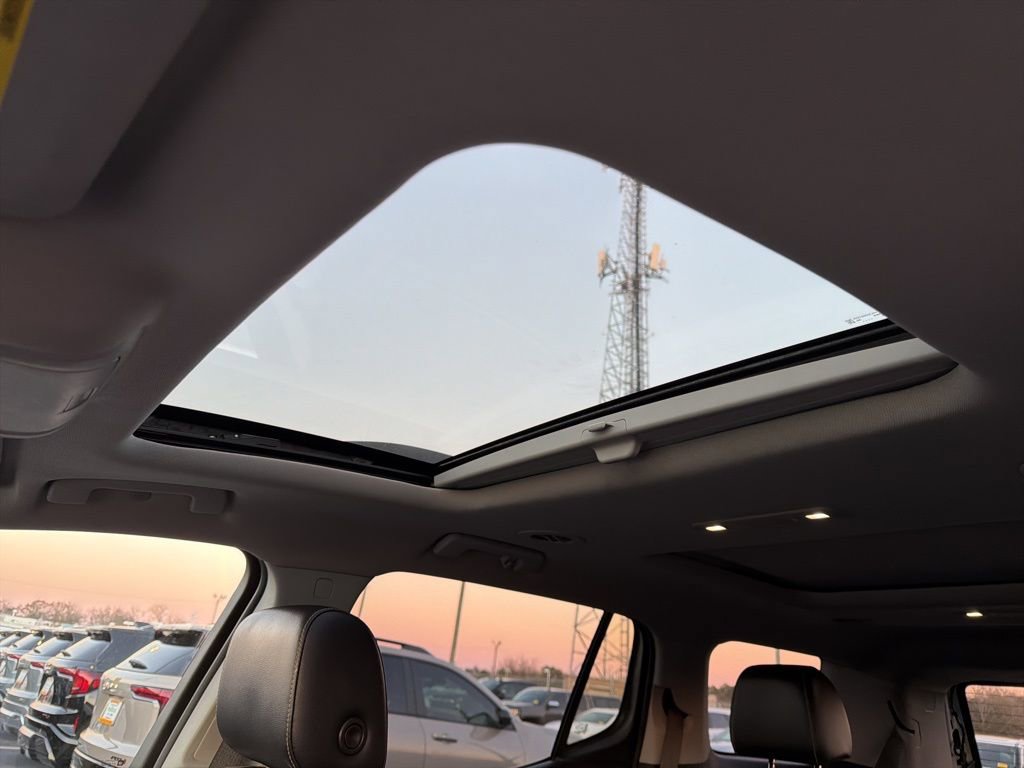 Used 2021 GMC Acadia SLT w/ Elevation Edition image 17