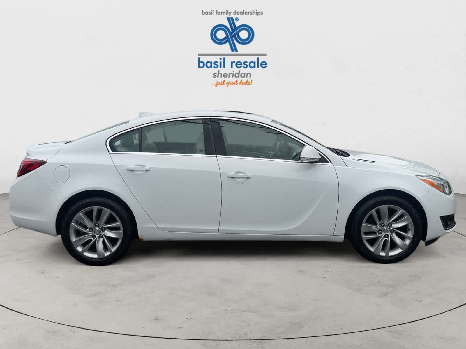 Used 2017 Buick Regal AWD image 8