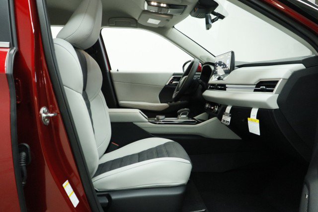 New 2026 Mitsubishi Outlander SE FWD image 16