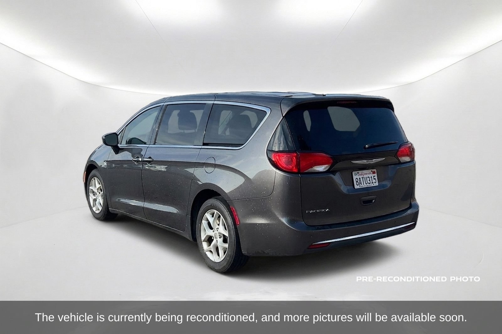 Used 2017 Chrysler Pacifica Touring Plus w/ Tire & Wheel Group FWD image 8