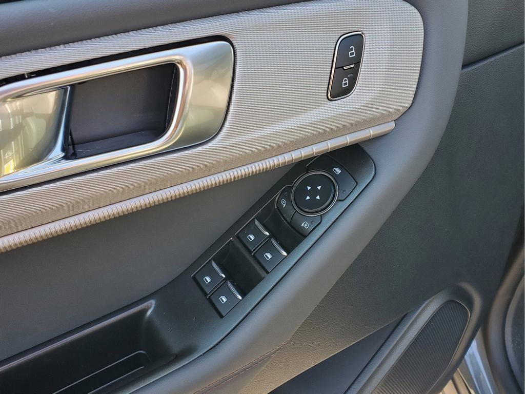 New 2025 Ford Explorer Active w/ Active Comfort Package image 14