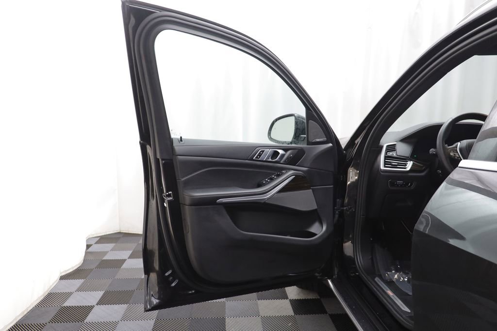 Certified 2023 BMW X5 xDrive40i w/ Executive Package image 4