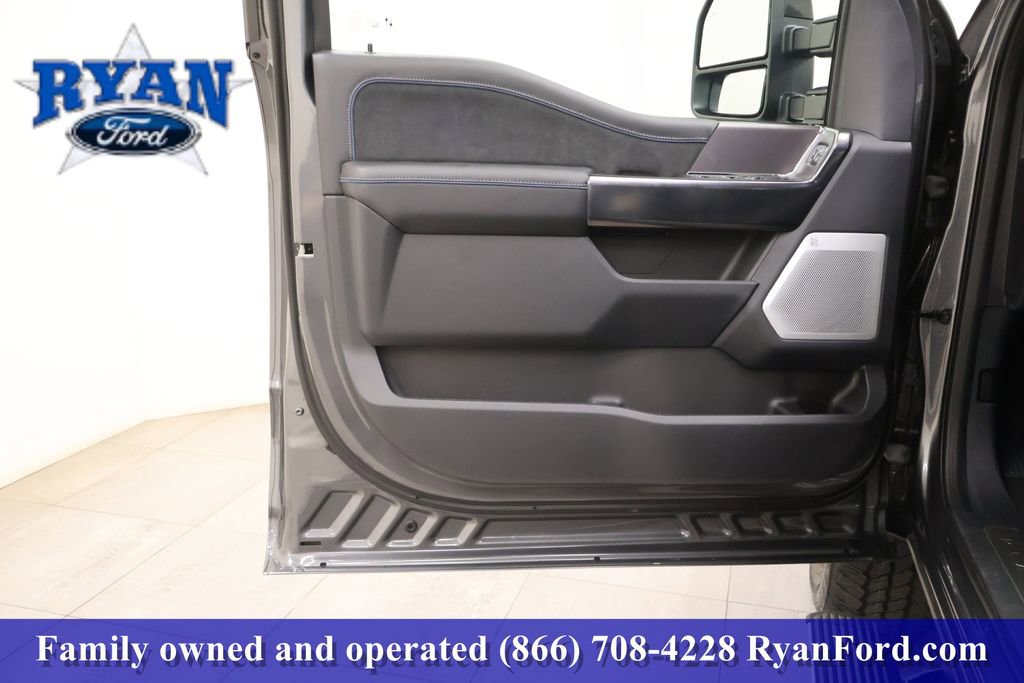 New 2026 Ford F250 Platinum w/ FX4 Off-Road Package image 8
