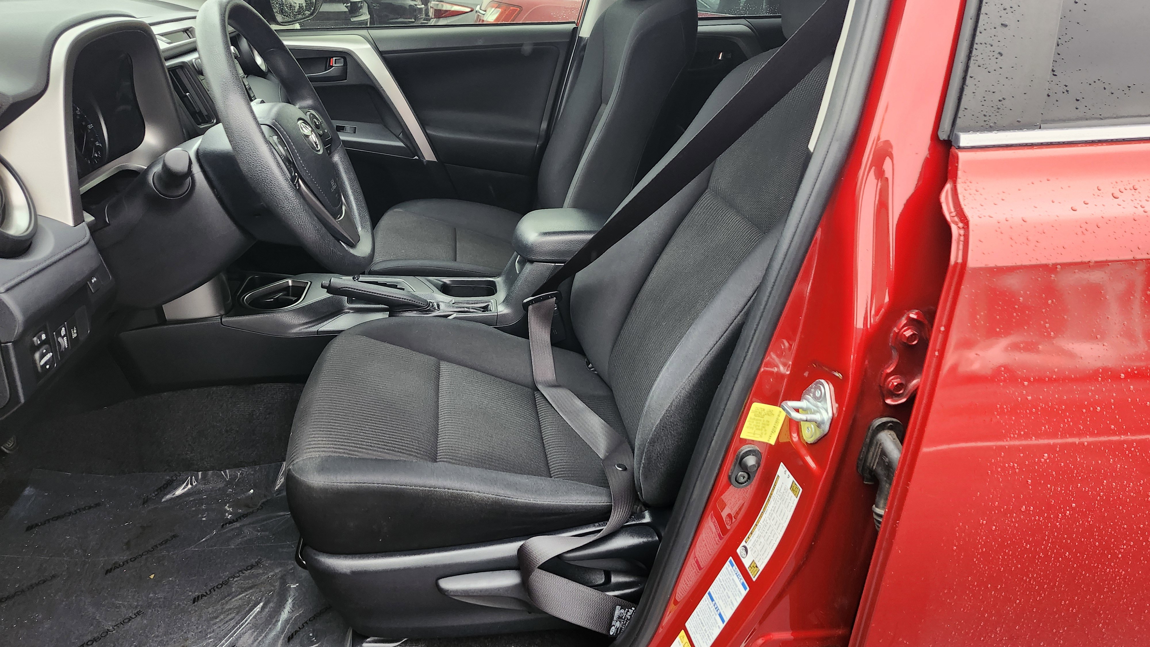 Used 2017 Toyota RAV4 LE image 18