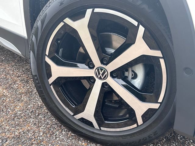 New 2026 Volkswagen Tiguan SE FWD image 2