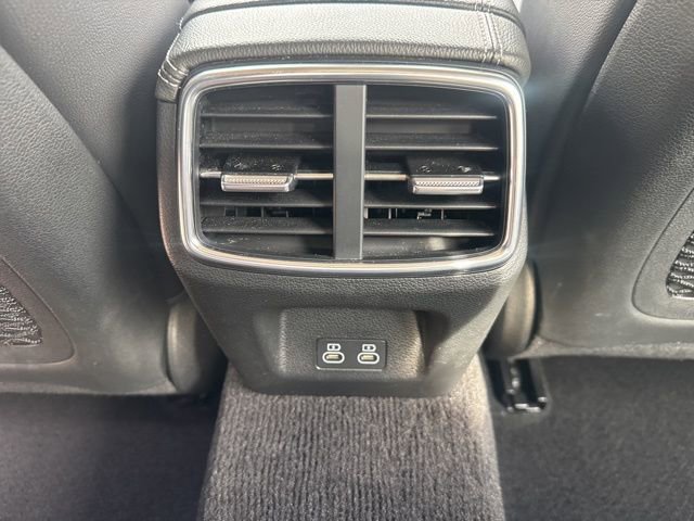 Used 2025 Genesis G70 2.5T image 31