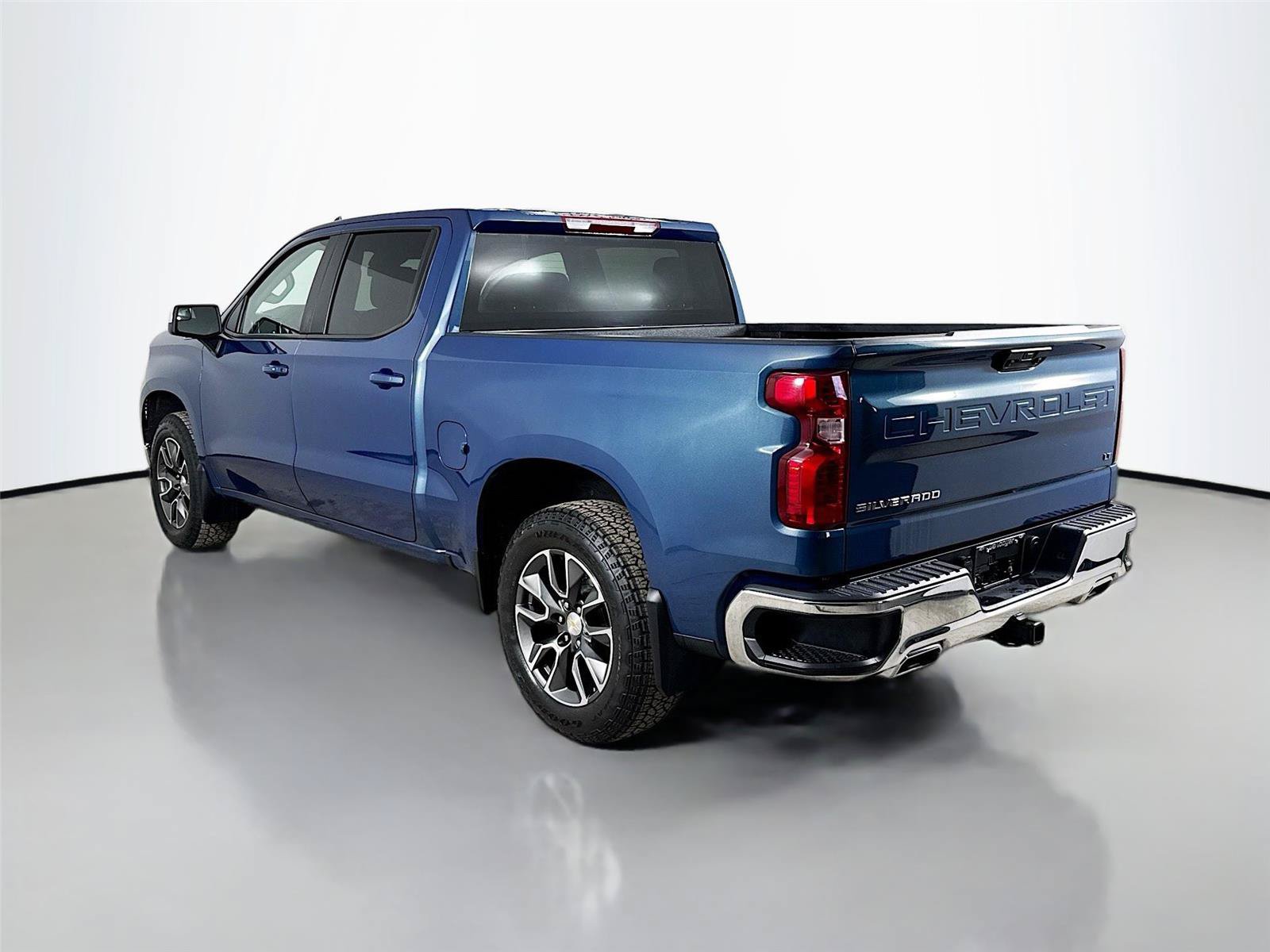 Used 2024 Chevrolet Silverado 1500 LT AWD/4WD image 7