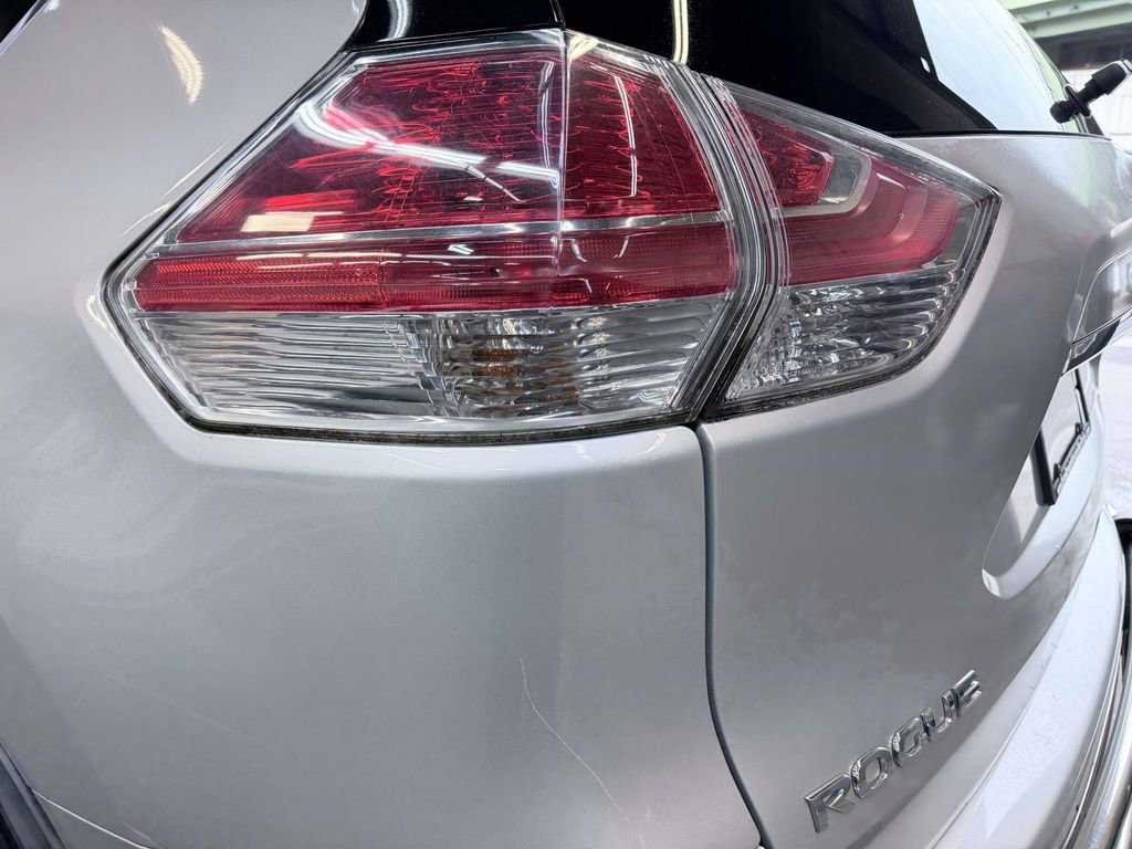 Used 2015 Nissan Rogue SV AWD/4WD image 12
