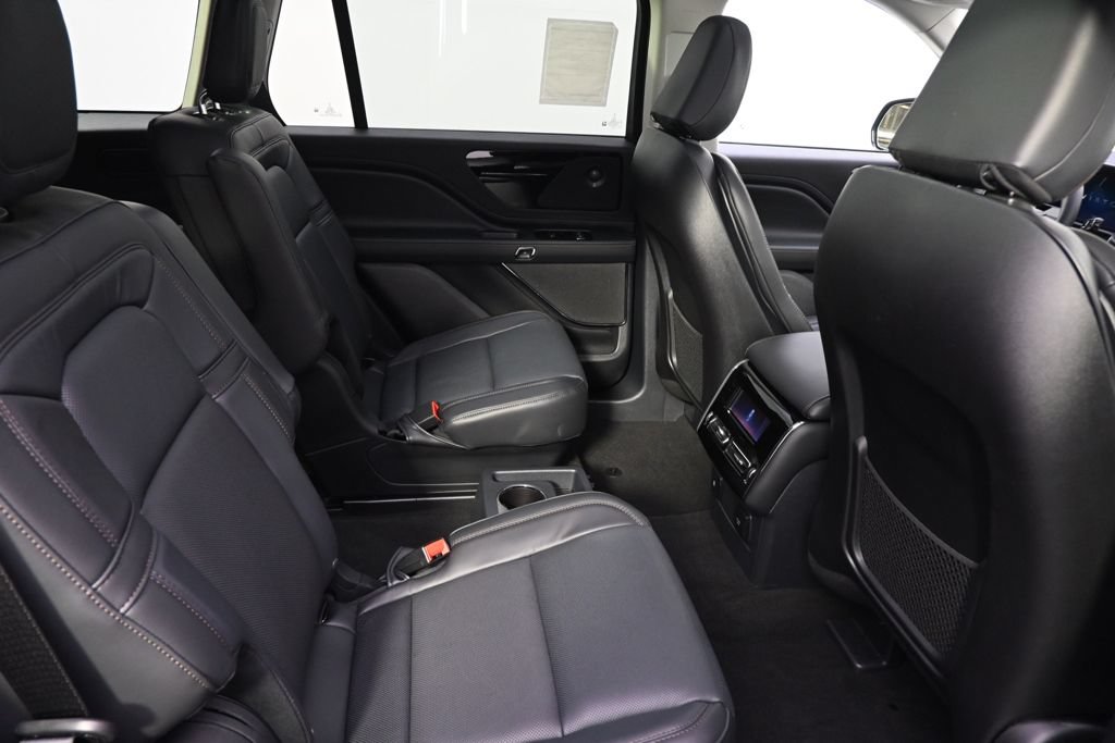 New 2026 Lincoln Aviator Reserve w/ Jet Appearance Package AWD/4WD image 18