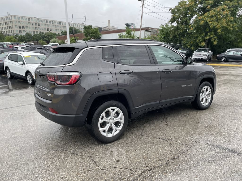 Used 2024 Jeep Compass Latitude AWD/4WD image 8
