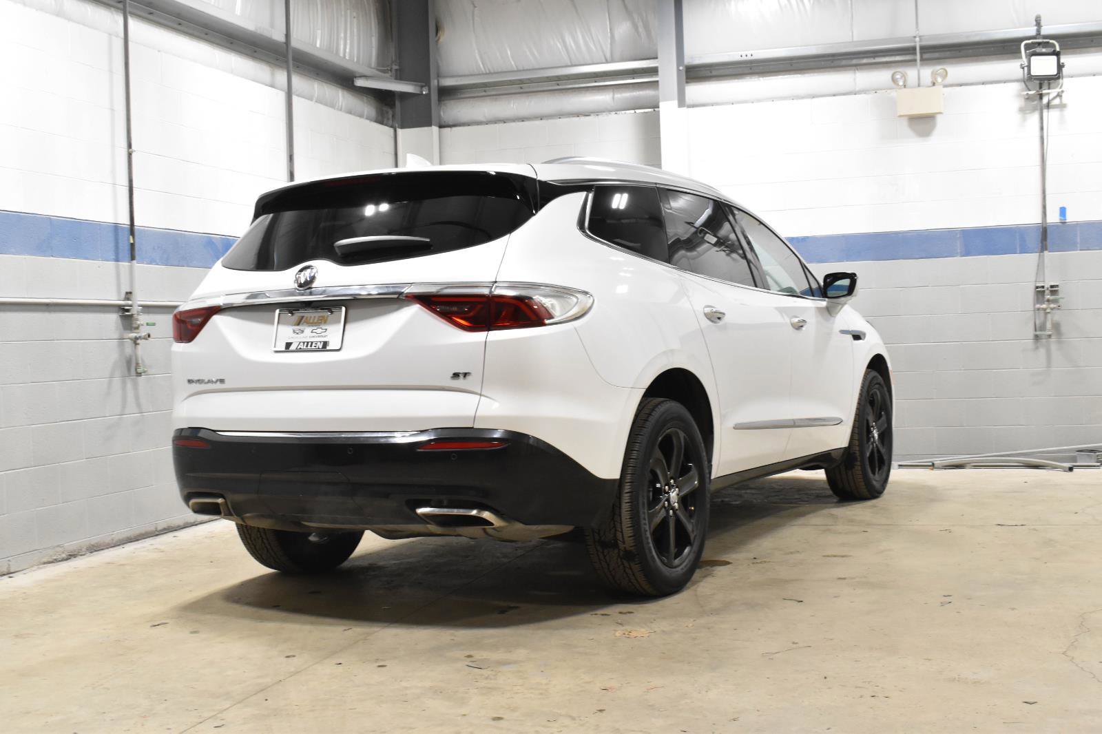 Used 2024 Buick Enclave Essence w/ Sport Touring Edition image 31