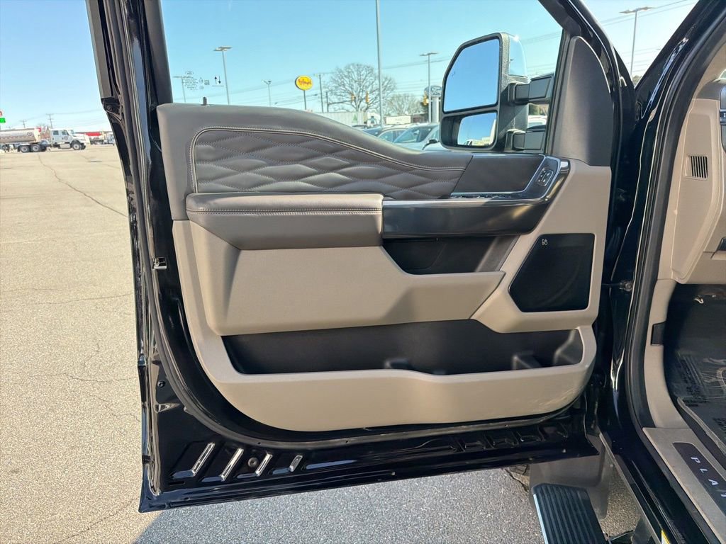 Certified 2025 Ford F450 Platinum w/ Platinum Plus Package image 13