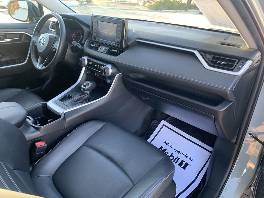 Used 2022 Toyota RAV4 XLE Premium image 27