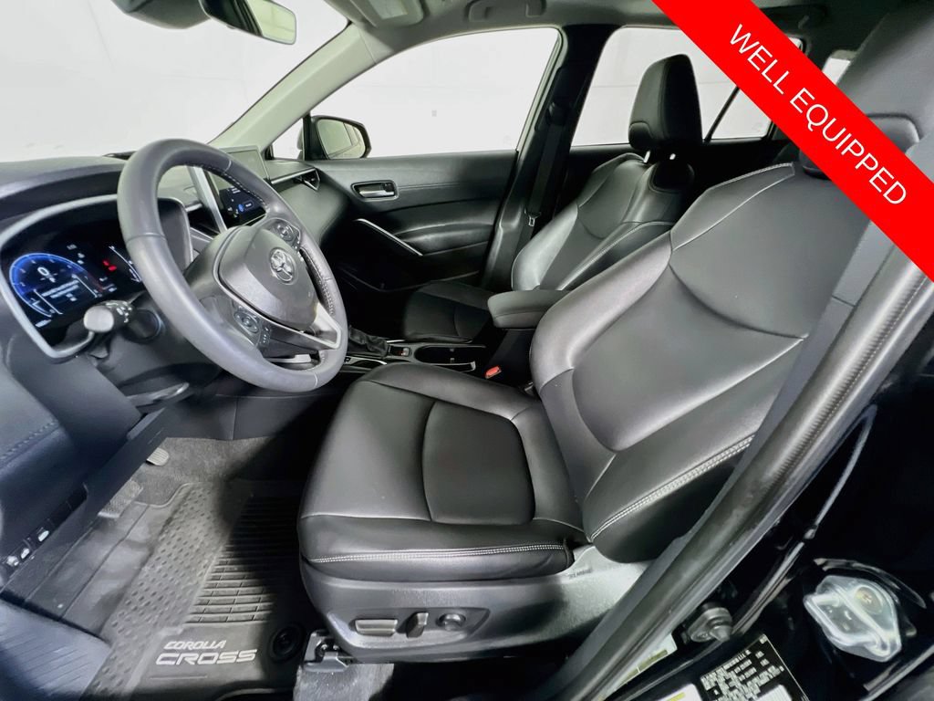 Used 2023 Toyota Corolla Cross XLE w/ Convenience Package FWD image 20
