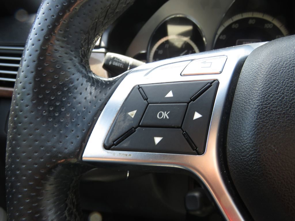 Used 2013 Mercedes-Benz E 350 4MATIC Sedan image 21