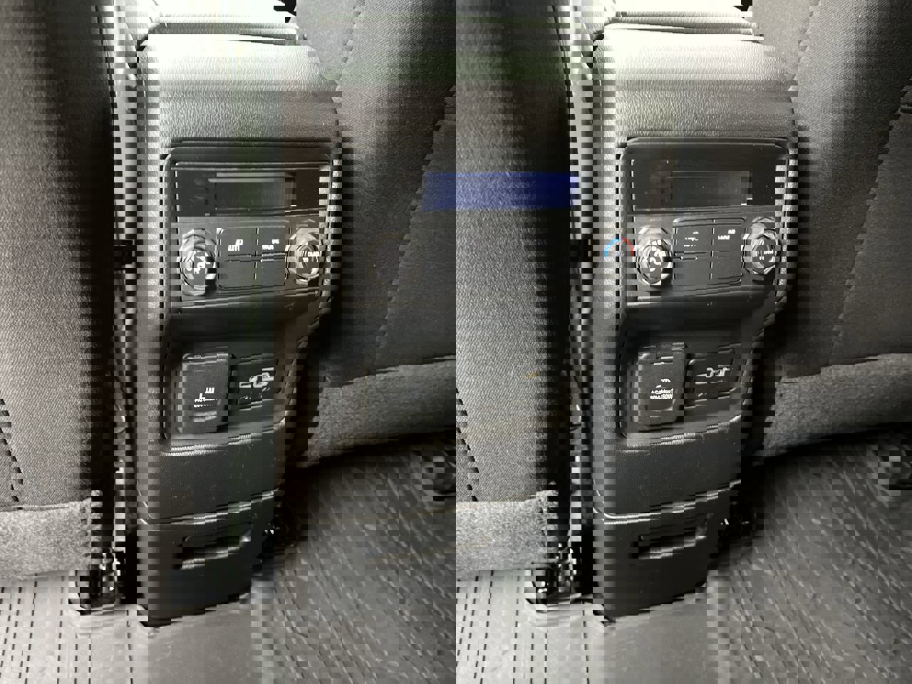 Certified 2023 GMC Acadia SLE w/ Driver Convenience Package image 12