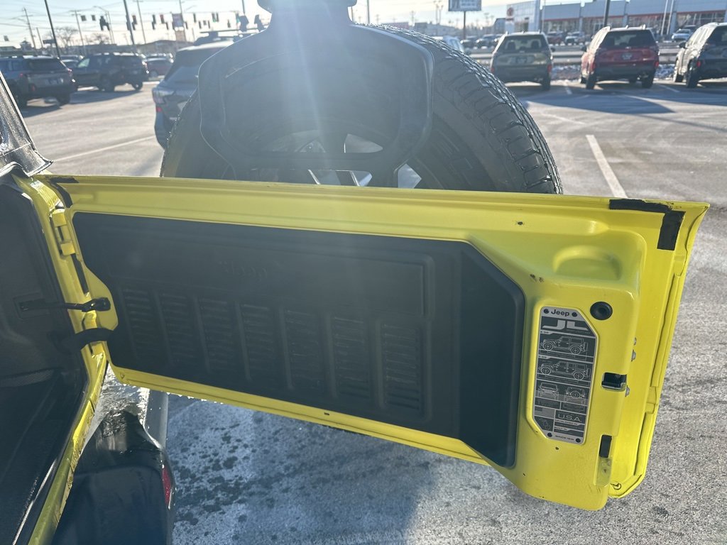 Used 2022 Jeep Wrangler Unlimited Sahara w/ Cold Weather Group image 31