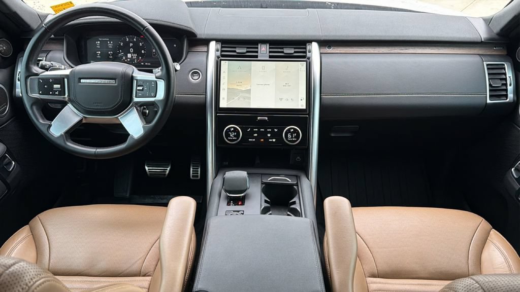 Used 2023 Land Rover Discovery Metropolitan Edition AWD/4WD image 26