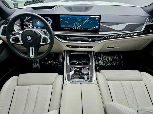 Used 2025 BMW X7 M60i image 31