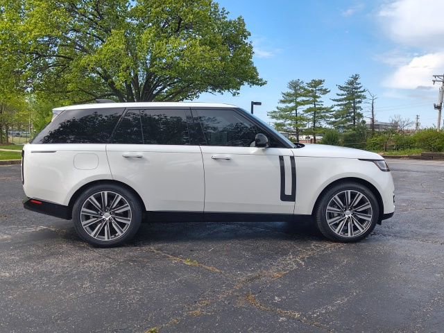 Used 2023 Land Rover Range Rover SE image 4