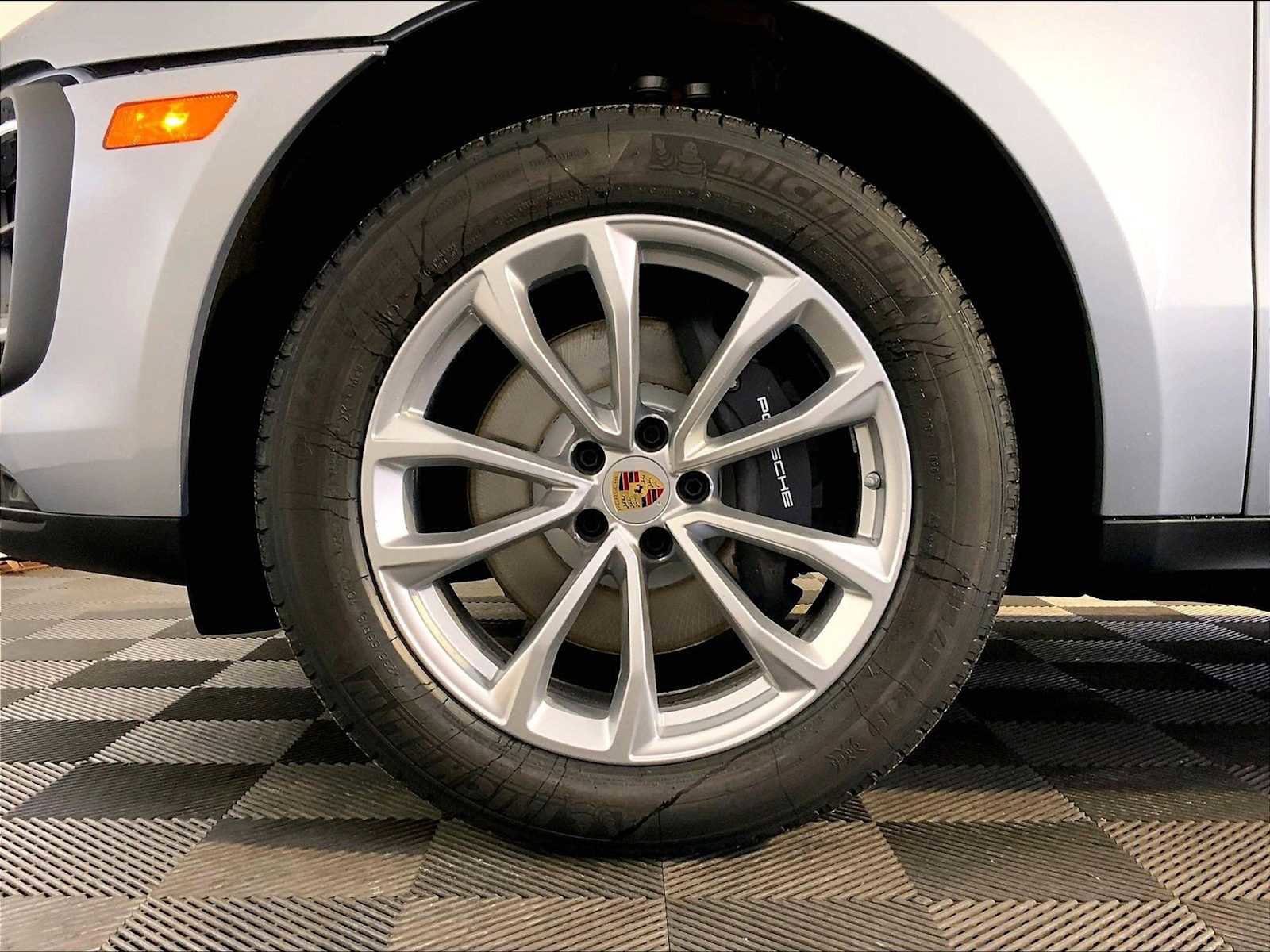 New 2026 Porsche Macan AWD/4WD image 11