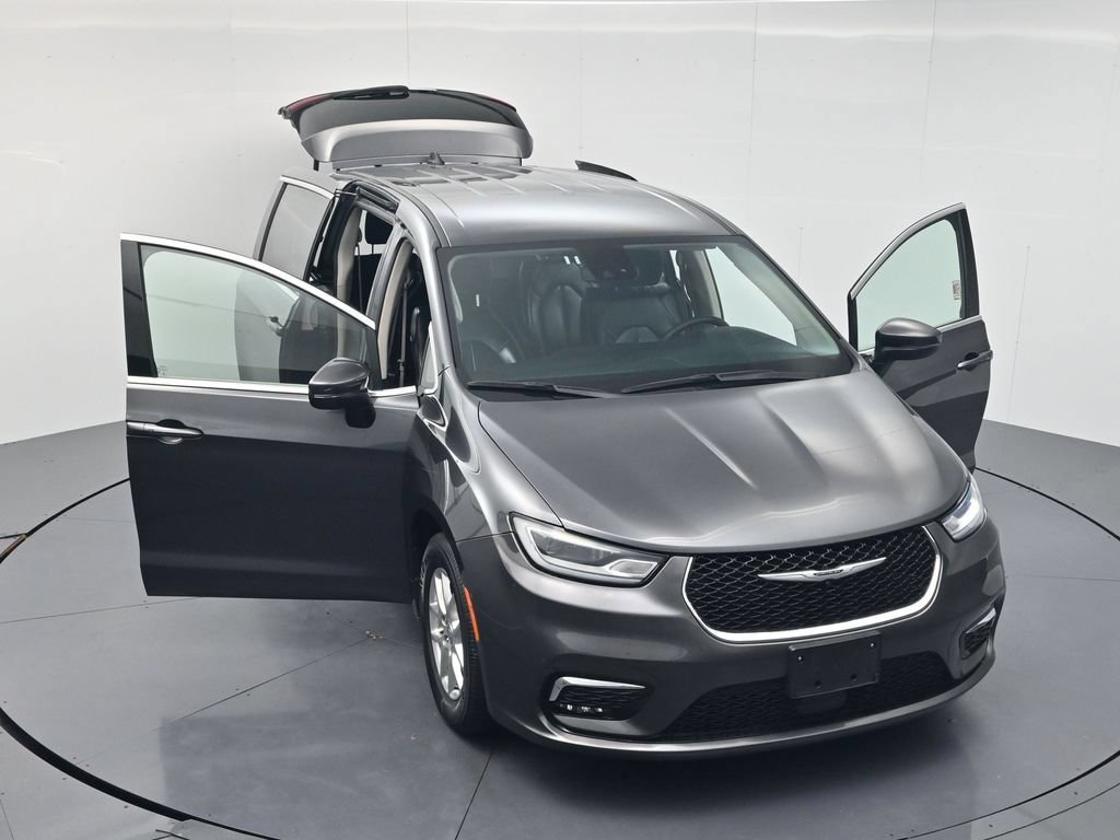 Used 2023 Chrysler Pacifica Touring-L FWD image 48