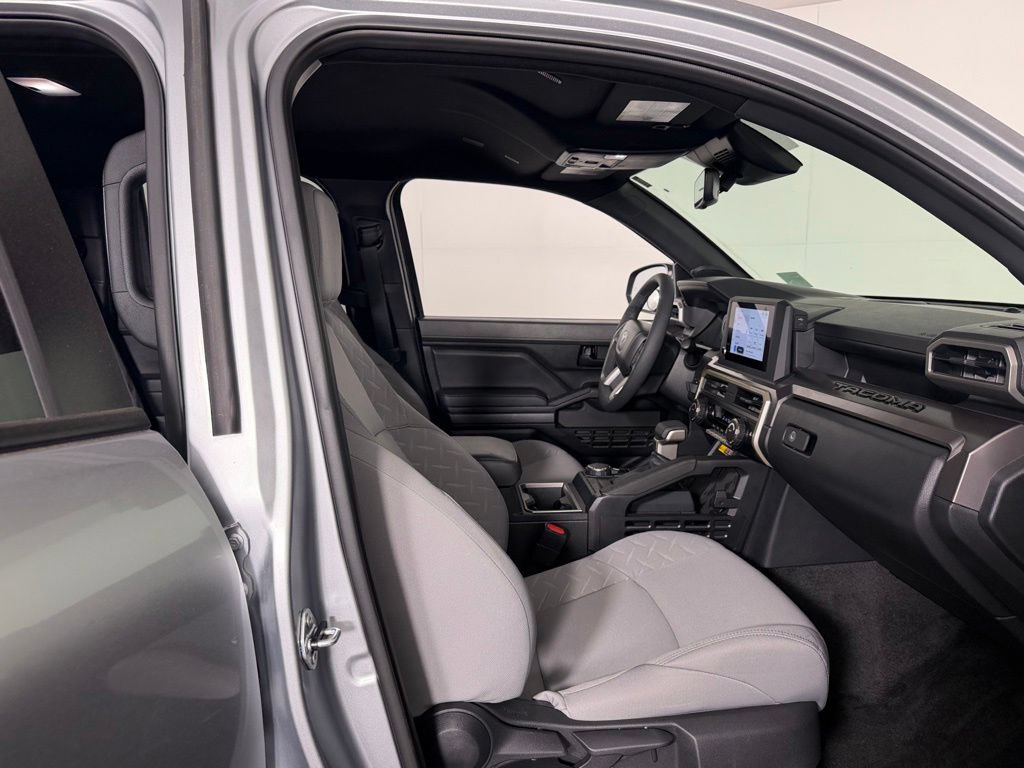 Used 2025 Toyota Tacoma SR5 AWD/4WD image 27