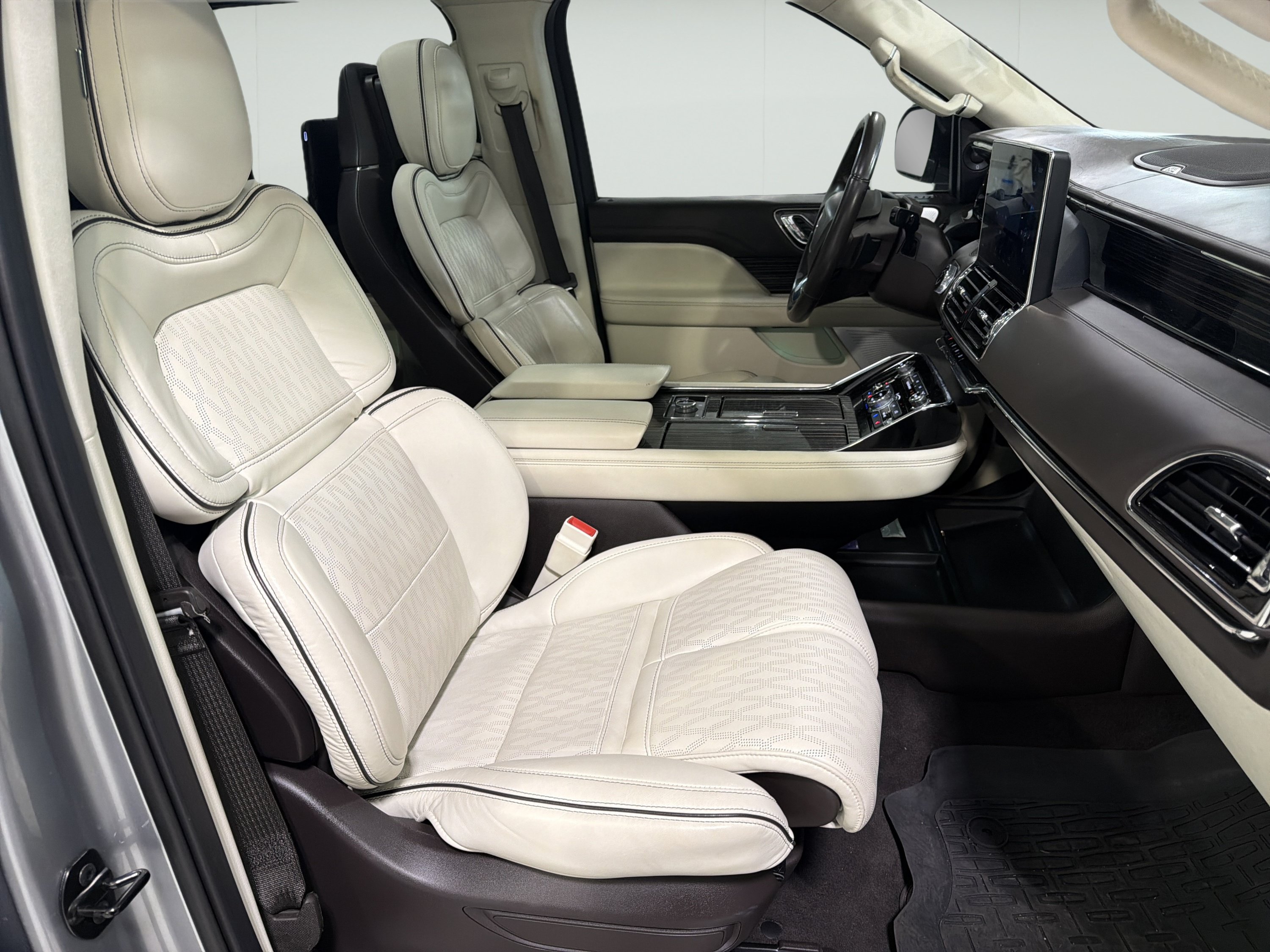 Used 2023 Lincoln Navigator L Black Label AWD/4WD image 15