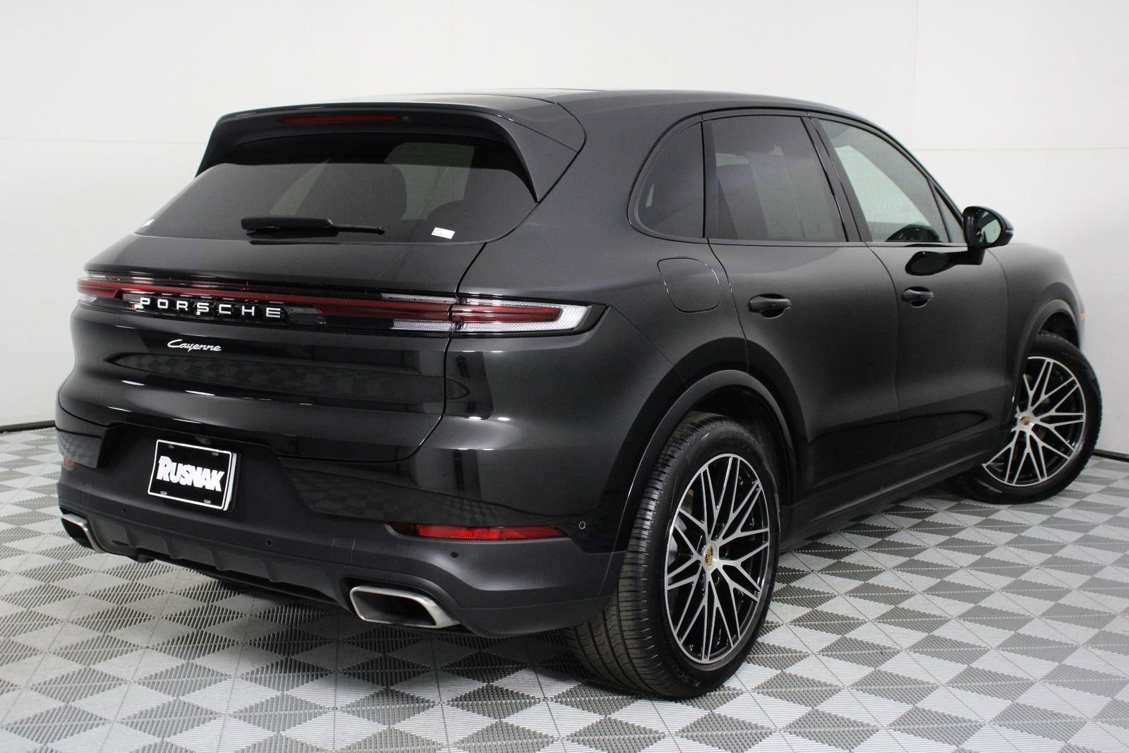 Certified 2025 Porsche Cayenne image 7