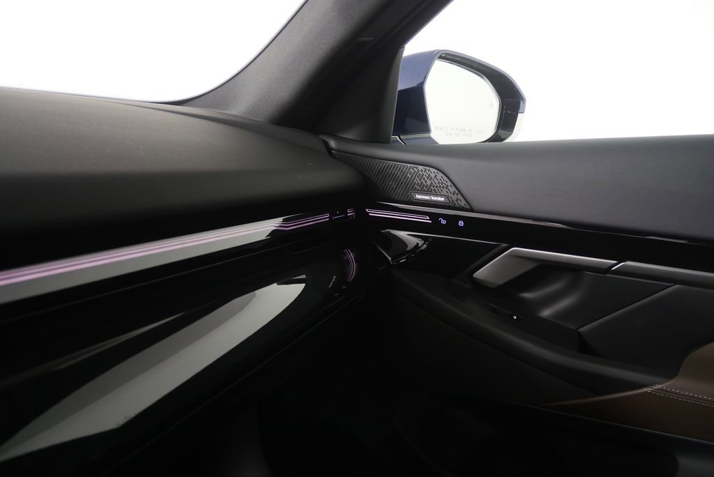 Certified 2025 BMW 530i image 30