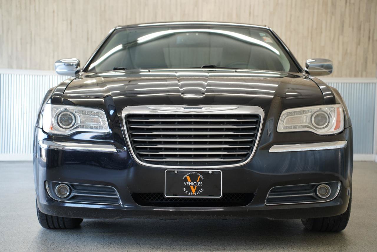 Used 2011 Chrysler 300 Limited RWD image 3