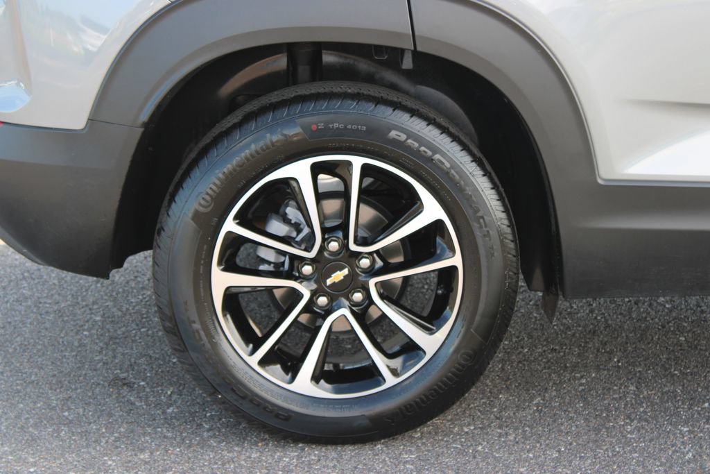 Used 2025 Chevrolet TrailBlazer LT w/ Convenience Package FWD image 13