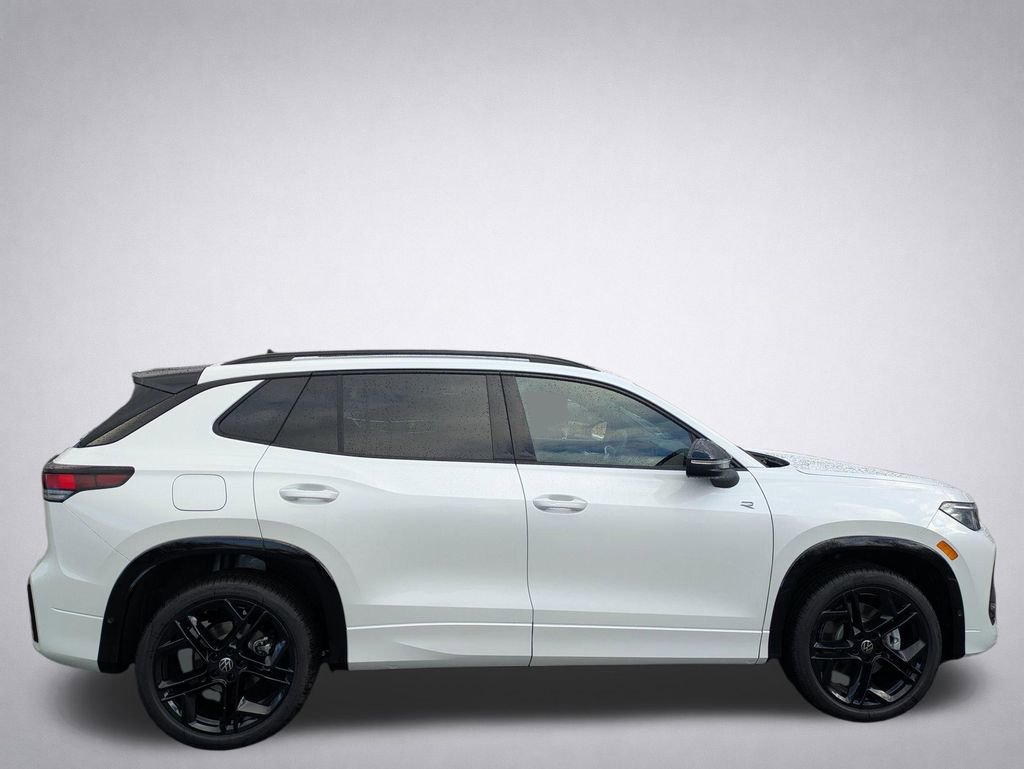 New 2026 Volkswagen Tiguan SE R-Line image 2