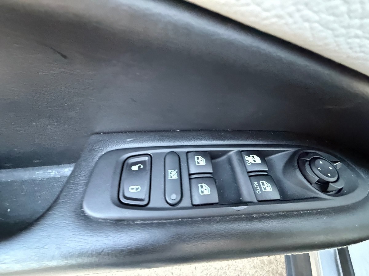 Used 2019 Jeep Compass Latitude FWD image 21