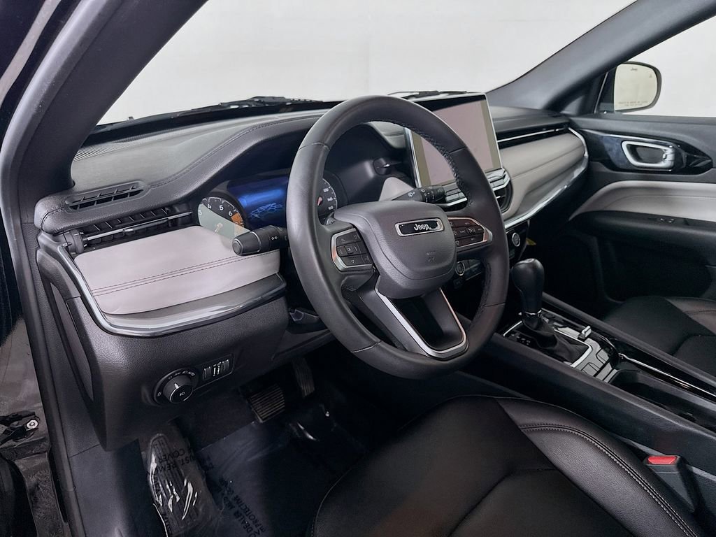 Used 2024 Jeep Compass Limited image 16
