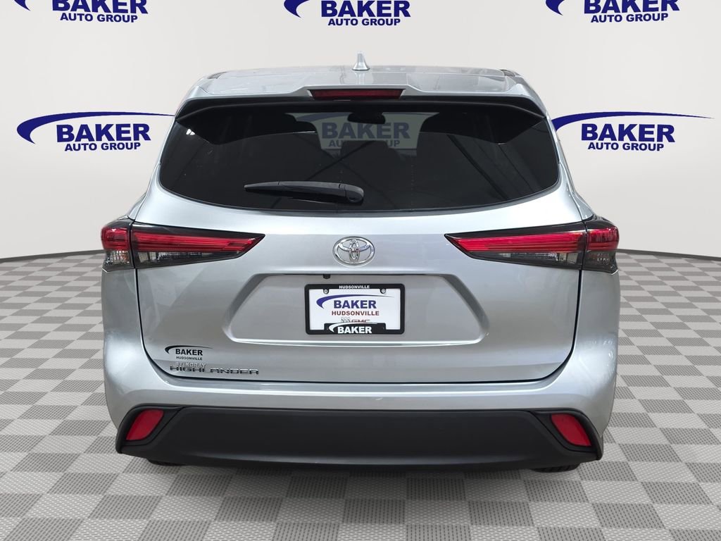 Used 2021 Toyota Highlander L image 6