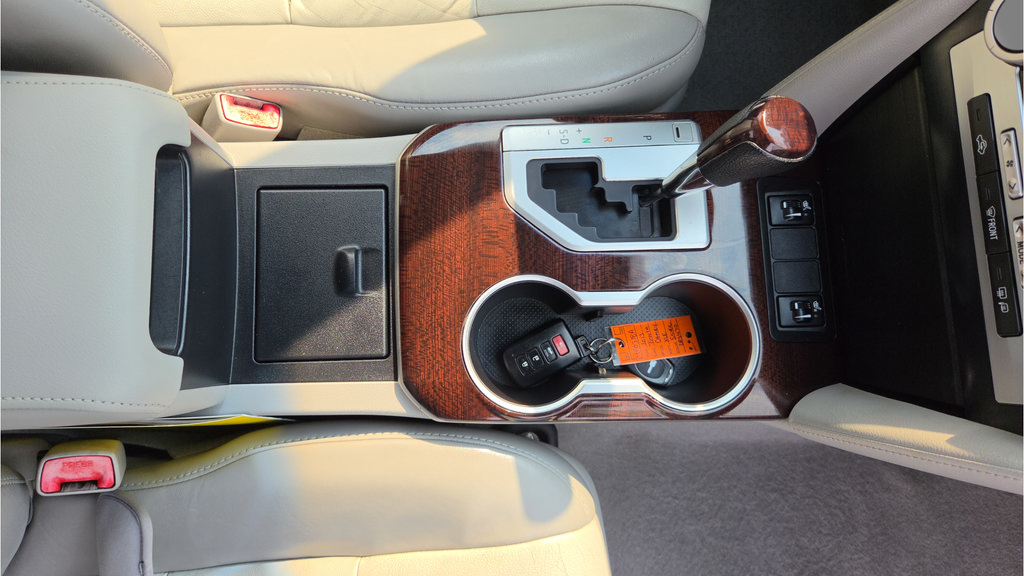Used 2013 Toyota Camry XLE w/ Leather Pkg FWD image 53