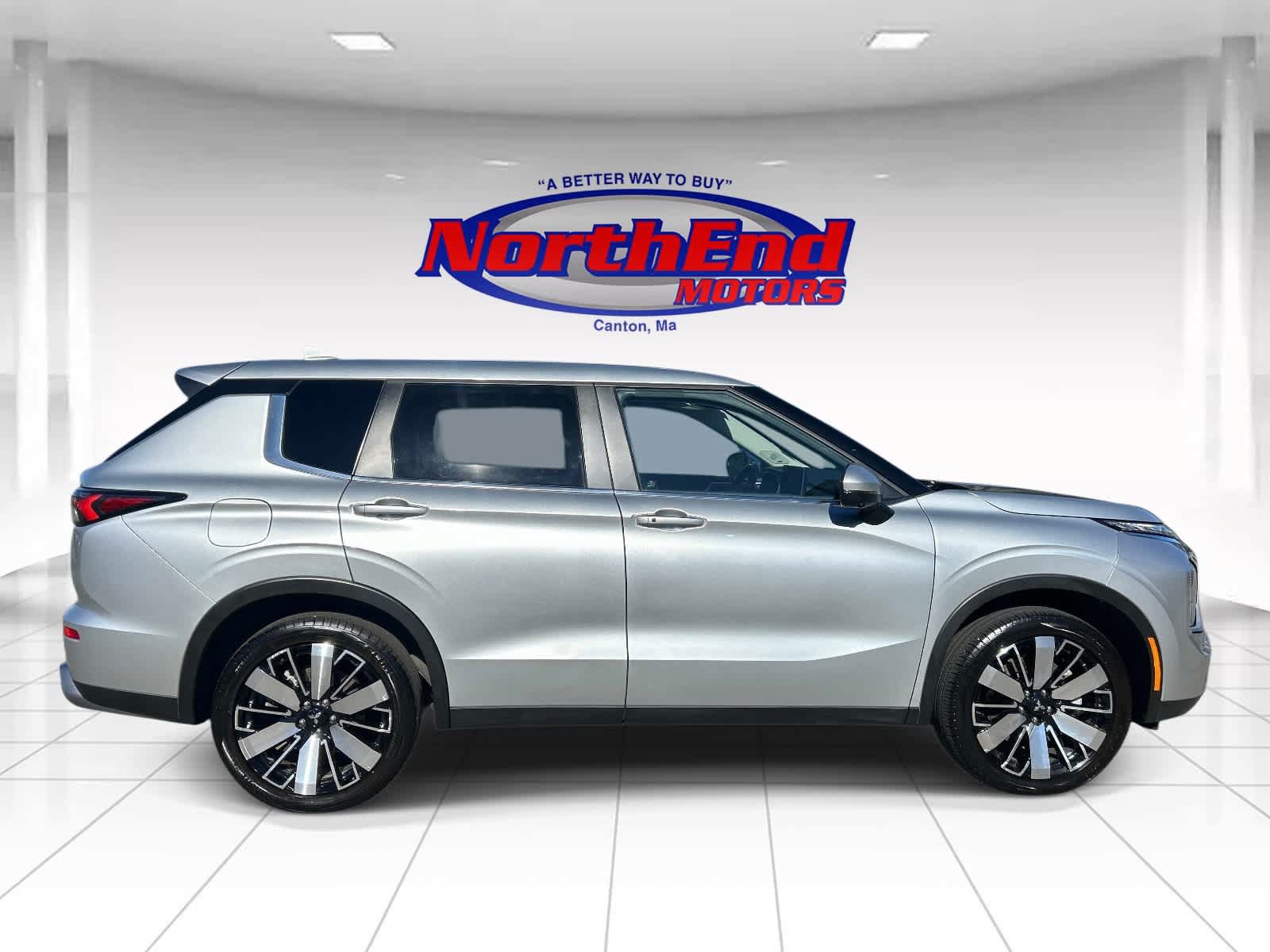Used 2025 Mitsubishi Outlander SE AWD/4WD image 2