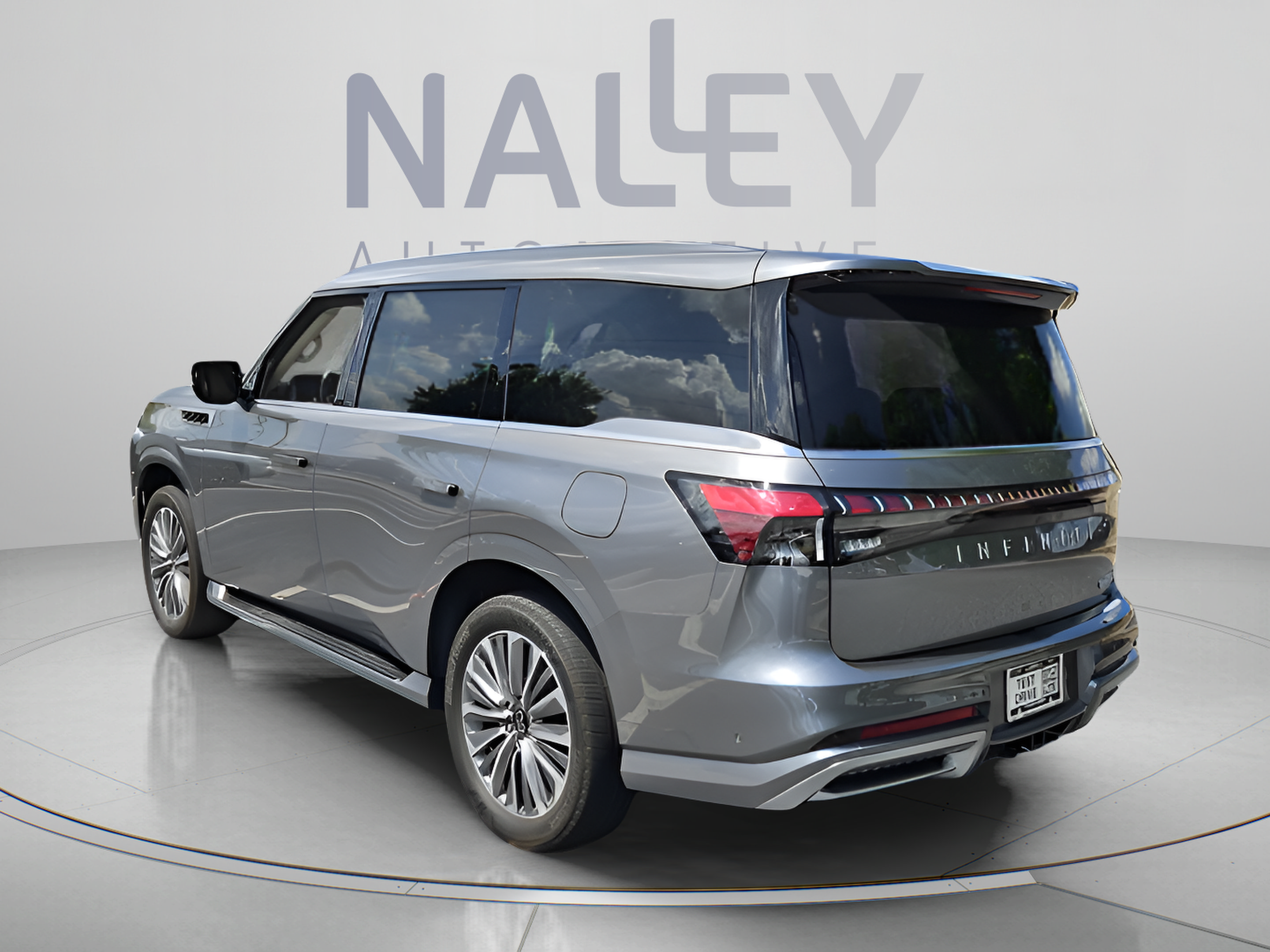 Used 2025 INFINITI QX80 Sensory AWD/4WD image 3