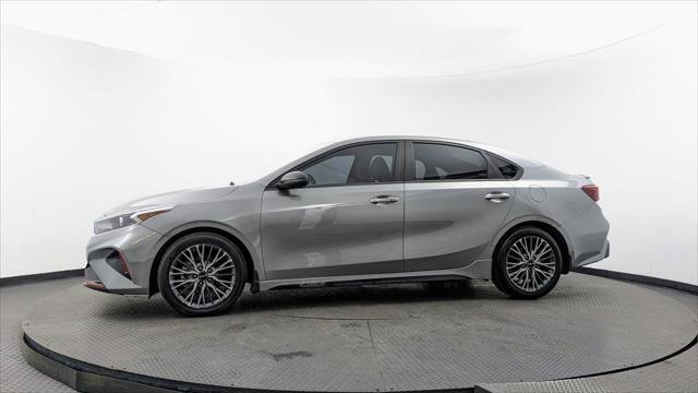 Used 2022 Kia Forte GT-Line w/ GT-Line Premium Package FWD image 3