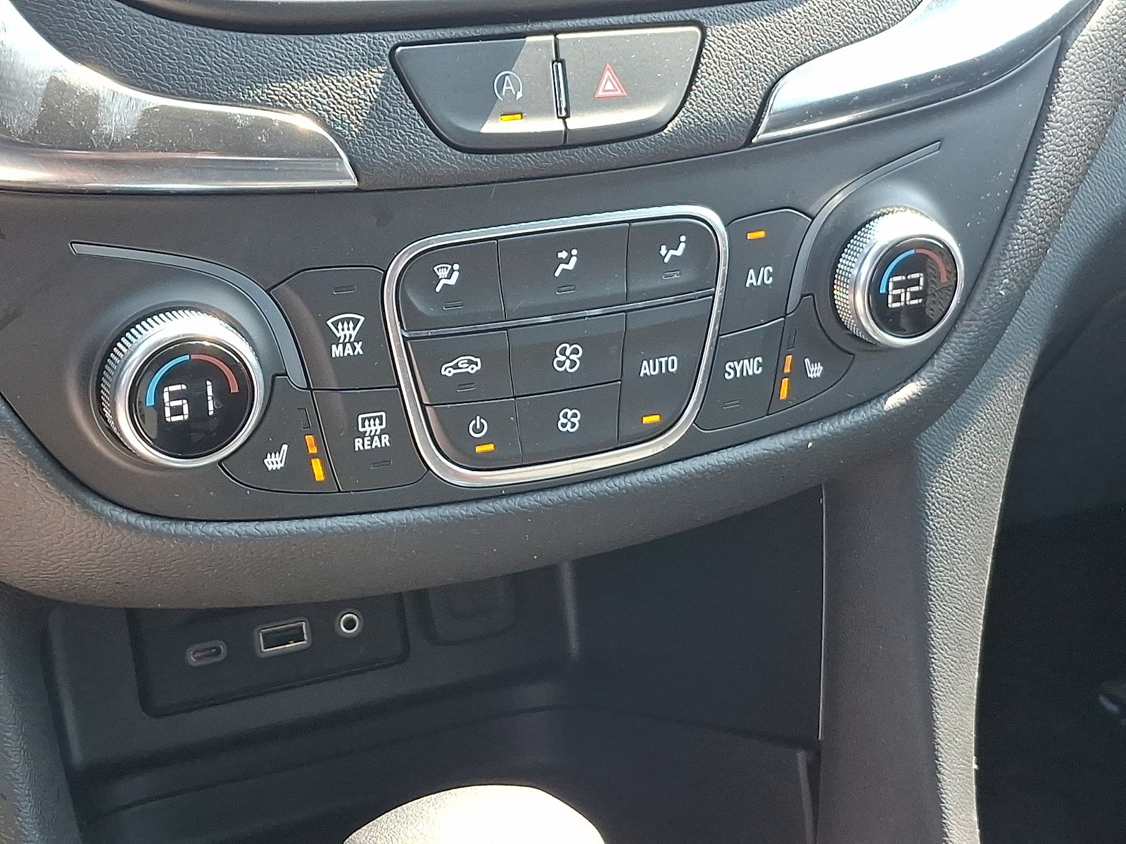 Used 2024 Chevrolet Equinox LT FWD image 15