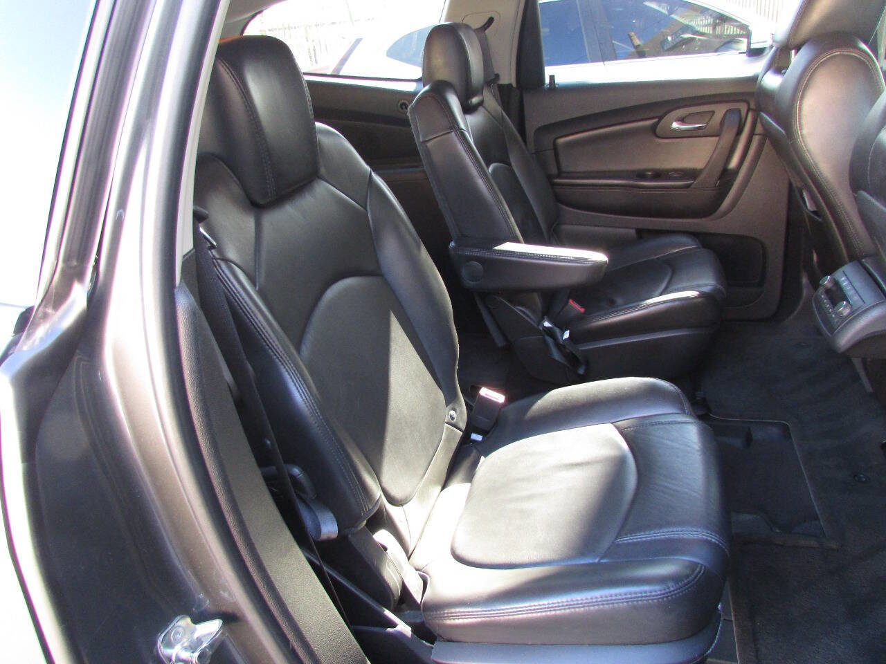 Used 2009 Chevrolet Traverse LT image 17
