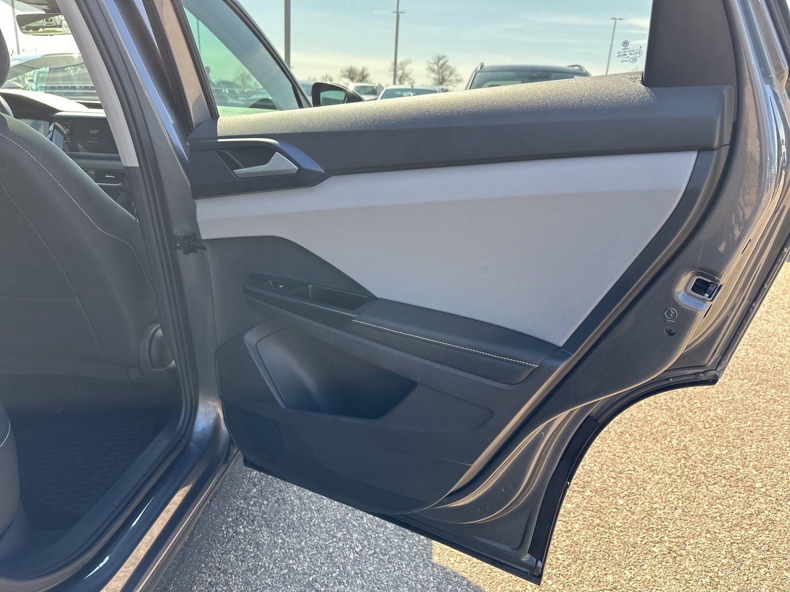 Certified 2024 Volkswagen Taos SE w/ Panoramic Sunroof Package image 31