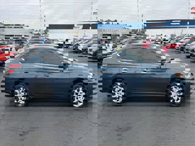 Used 2014 Nissan Sentra S image 2