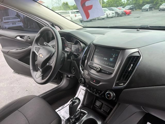 Used 2018 Chevrolet Cruze LT w/ Convenience Package FWD image 21