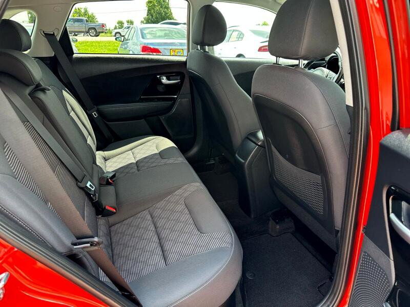 Used 2022 Kia Niro LXS image 5