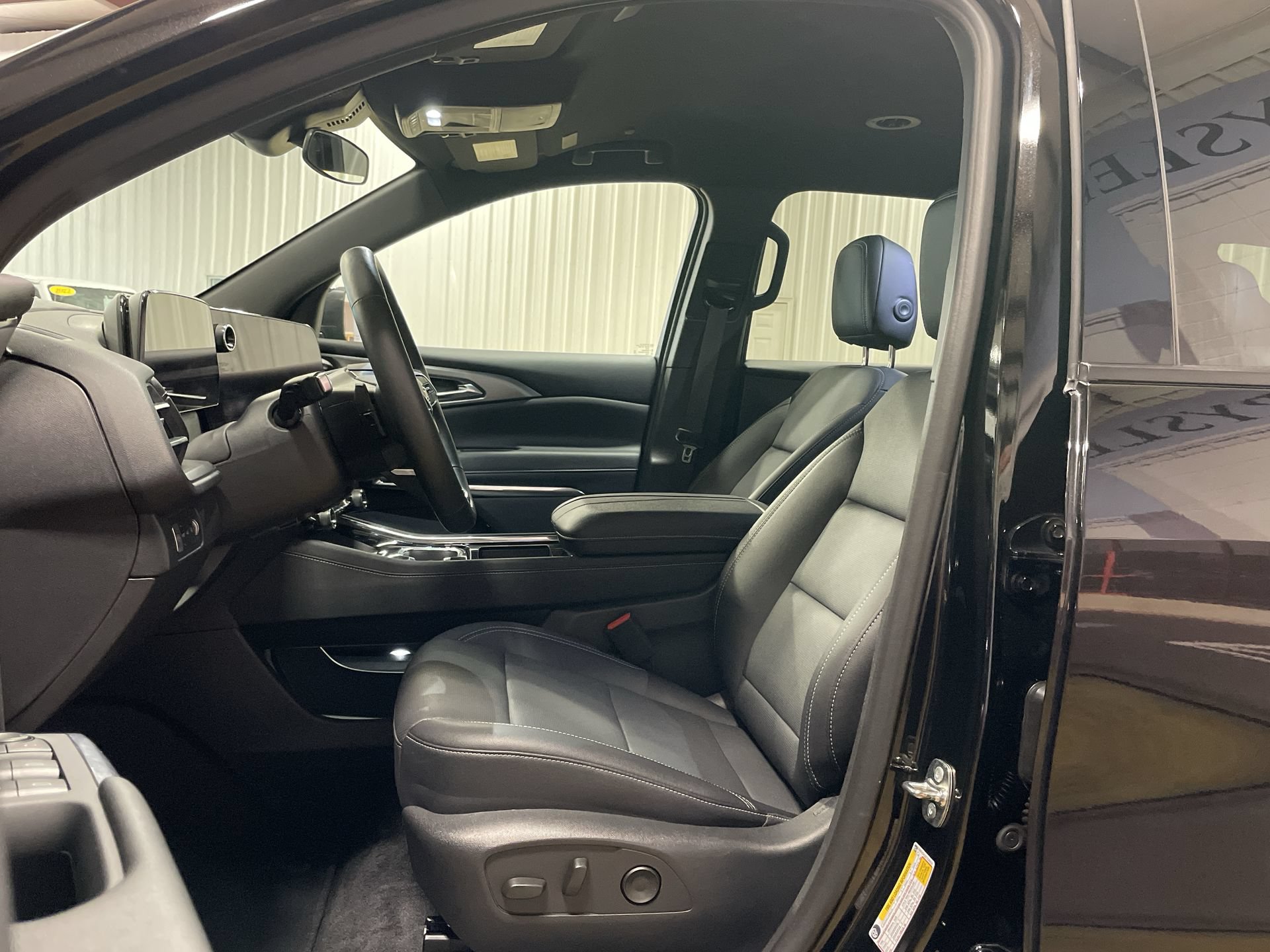 Used 2026 Chevrolet Traverse LT AWD/4WD image 14